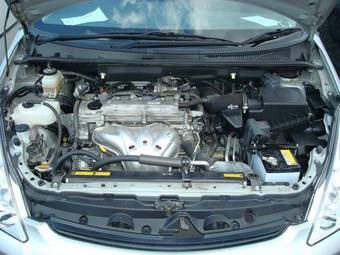 2003 Toyota Wish Photos