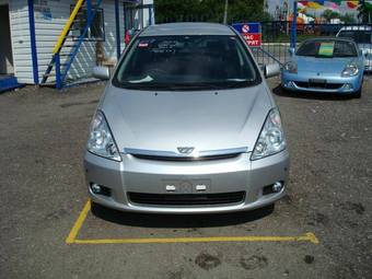 2003 Toyota Wish Photos