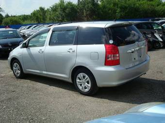 2003 Toyota Wish Photos