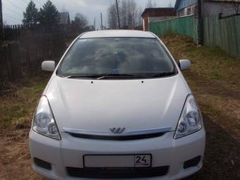 2003 Toyota Wish Photos