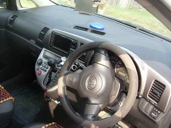 2003 Toyota Wish Wallpapers