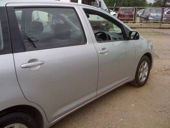 2003 Toyota Wish Pictures