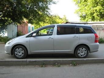 2003 Toyota Wish Photos