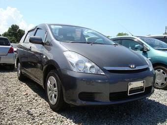 2003 Toyota Wish Photos