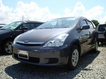 2003 Toyota Wish Photos