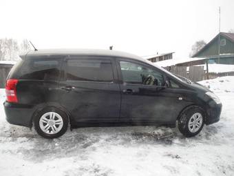 2003 Toyota Wish Pictures