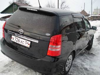 2003 Toyota Wish Photos