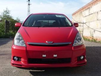 2003 Toyota Wish Photos