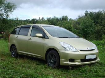 2003 Toyota Wish Pics