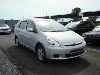 2003 Toyota Wish Photos