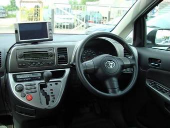 2003 Toyota Wish Pics