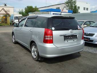 2003 Toyota Wish Photos