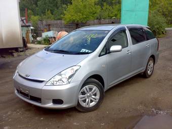 2003 Toyota Wish Pictures