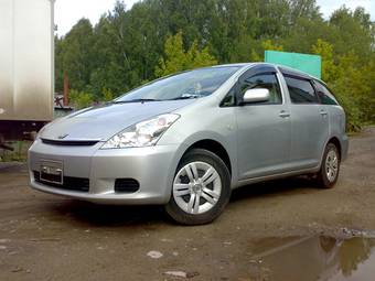2003 Toyota Wish Photos