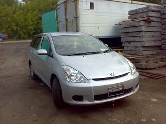 2003 Toyota Wish Photos