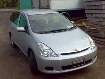 2003 Toyota Wish Pictures