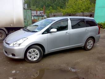 2003 Toyota Wish Wallpapers