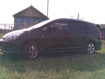 2003 Toyota Wish Photos