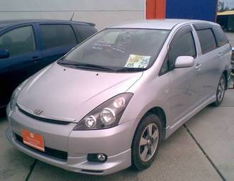 2003 Toyota Wish Photos