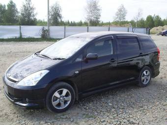 2003 Toyota Wish Photos