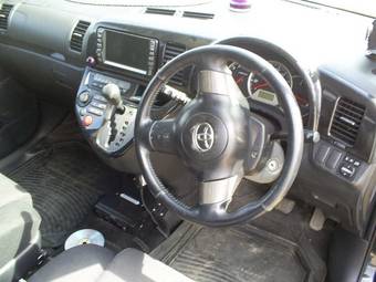 2003 Toyota Wish Wallpapers