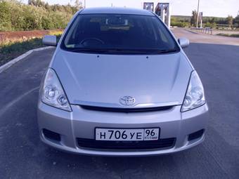 2003 Toyota Wish Photos