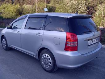 2003 Toyota Wish Pictures
