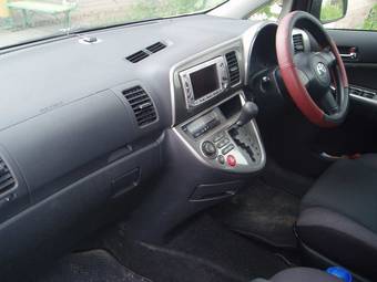 2003 Toyota Wish Photos
