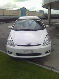 2003 Toyota Wish Photos