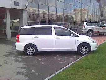 2003 Toyota Wish Pictures