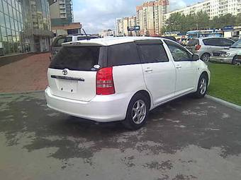 2003 Toyota Wish Photos