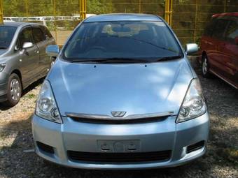 2003 Toyota Wish Pictures