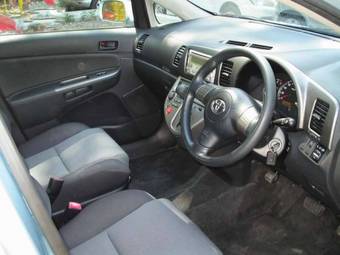 2003 Toyota Wish Pictures