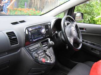 2003 Toyota Wish Photos