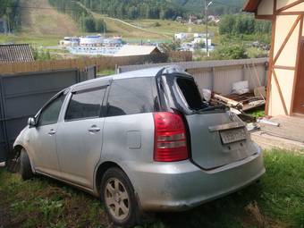 2003 Toyota Wish Pictures