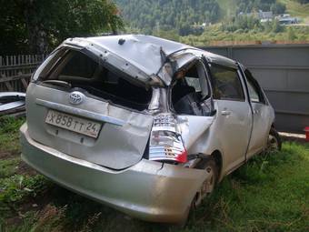 2003 Toyota Wish Photos