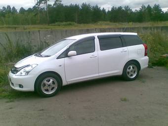 2003 Toyota Wish Photos