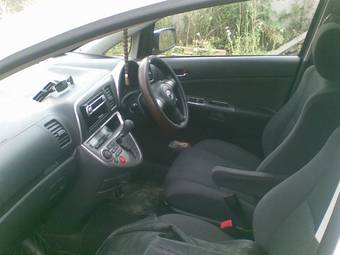 2003 Toyota Wish Pictures