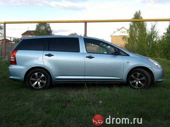 2003 Toyota Wish Images