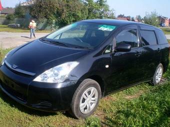 2003 Toyota Wish Photos