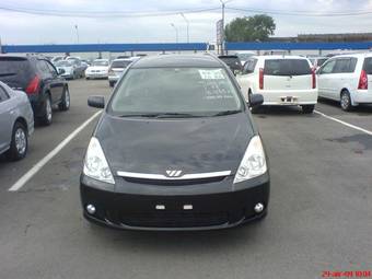 2003 Toyota Wish Photos