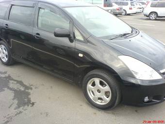2003 Toyota Wish Pictures