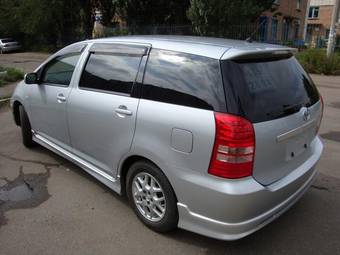 2003 Toyota Wish Photos