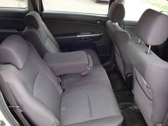 2003 Toyota Wish Photos