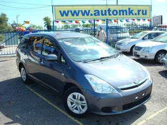 2003 Toyota Wish Pictures