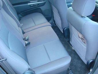 2003 Toyota Wish Pictures
