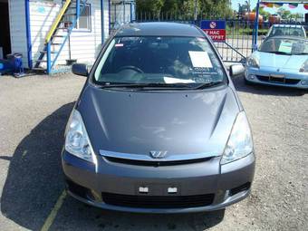 2003 Toyota Wish Photos