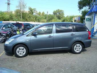 2003 Toyota Wish Pictures