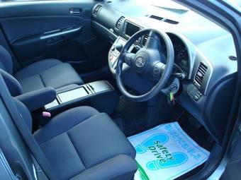 2003 Toyota Wish Images