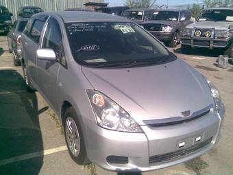 2003 Toyota Wish Photos